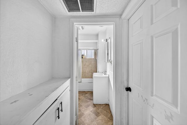 2522 E Grant Avenue, Fresno, CA 93701