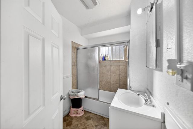 2522 E Grant Avenue, Fresno, CA 93701