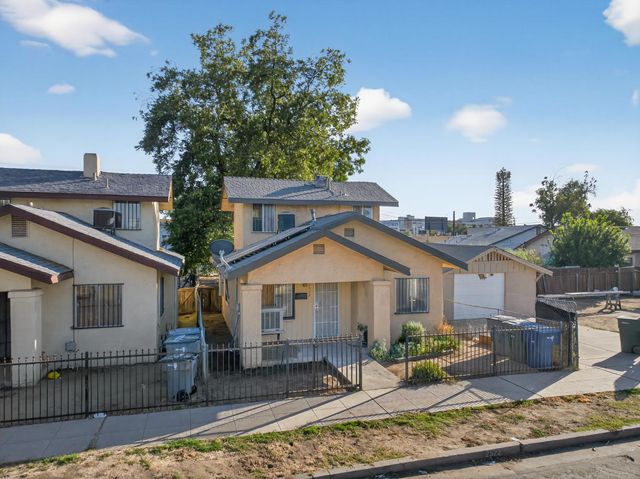 2522 E Grant Avenue, Fresno, CA 93701