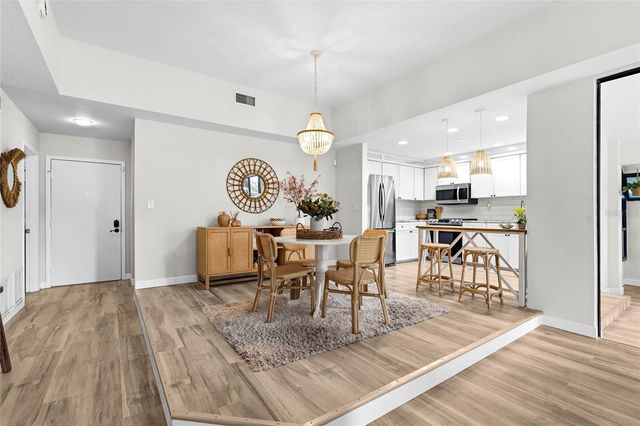 2383 LAKESIDE MEWS D3, Sarasota, FL 34235