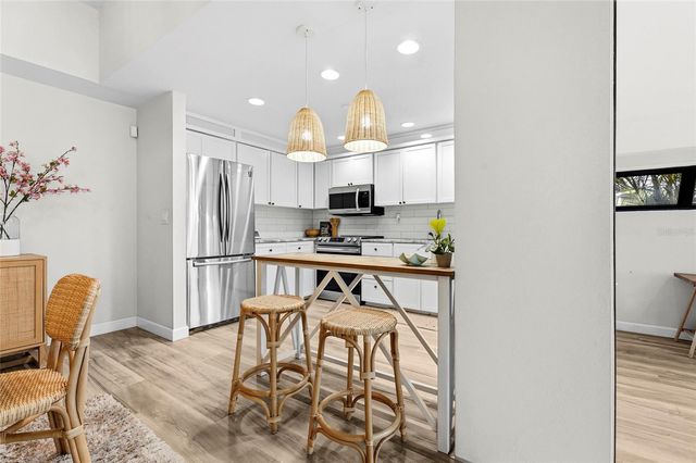 2383 LAKESIDE MEWS D3, Sarasota, FL 34235