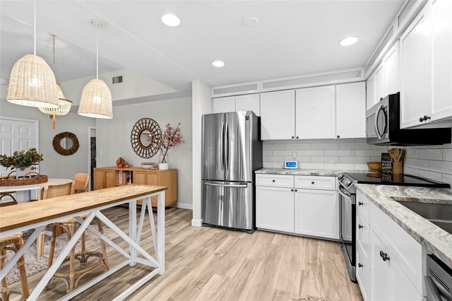2383 LAKESIDE MEWS D3, Sarasota, FL 34235