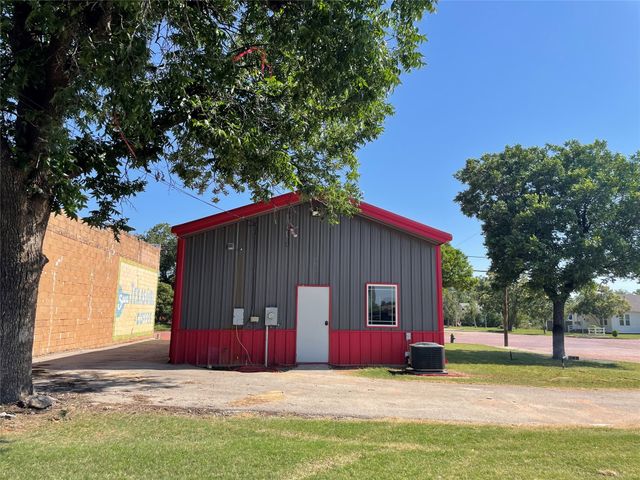901 NO 2ND Street, Merkel, TX 79536
