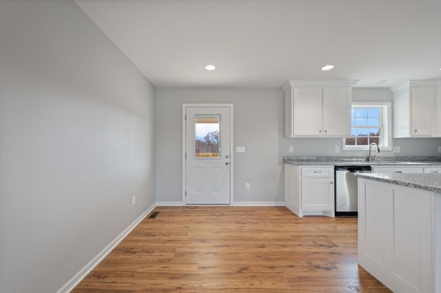 73 Dukes Park Rd, Summertown, TN 38483