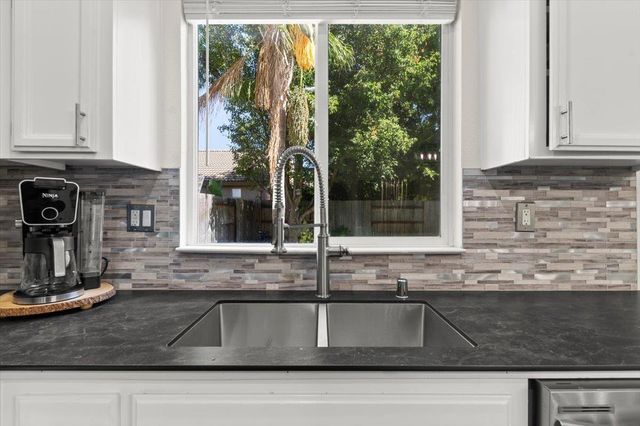2207 Catherwood Way, Sacramento, CA 95835