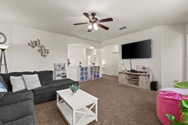 2207 Catherwood Way, Sacramento, CA 95835