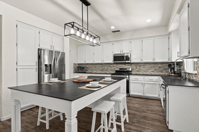 2207 Catherwood Way, Sacramento, CA 95835