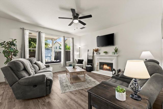 2207 Catherwood Way, Sacramento, CA 95835