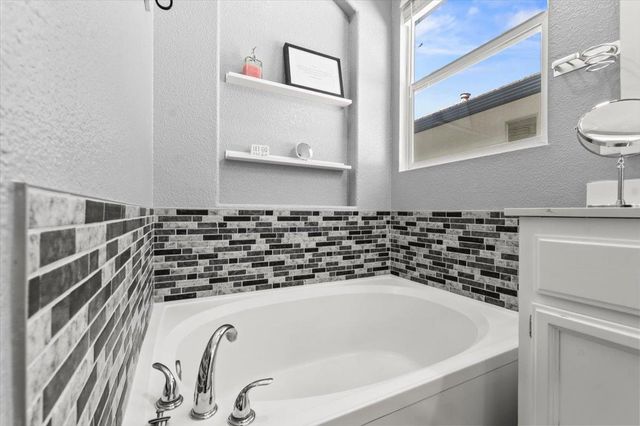 2207 Catherwood Way, Sacramento, CA 95835