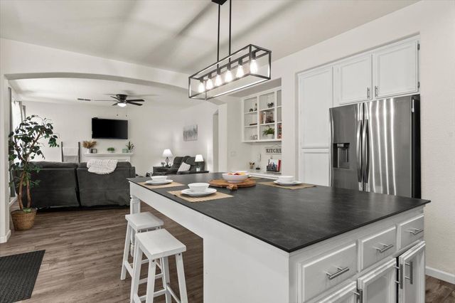2207 Catherwood Way, Sacramento, CA 95835