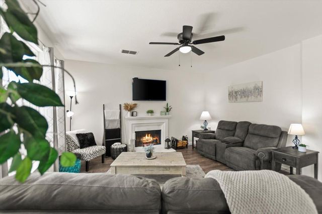 2207 Catherwood Way, Sacramento, CA 95835