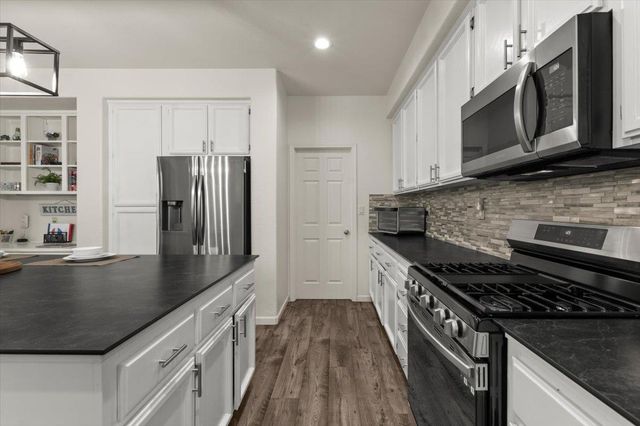 2207 Catherwood Way, Sacramento, CA 95835