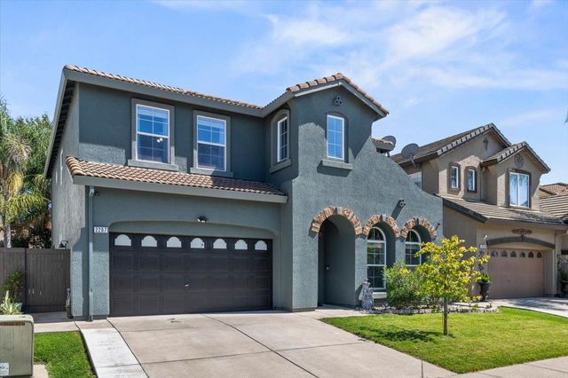 2207 Catherwood Way, Sacramento, CA 95835