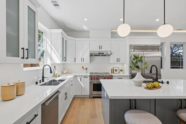 191 Grand Street, Redwood City, CA 94062
