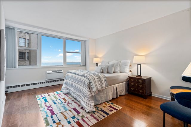 1150 N LAKE SHORE Drive 9F, Chicago, IL 60611