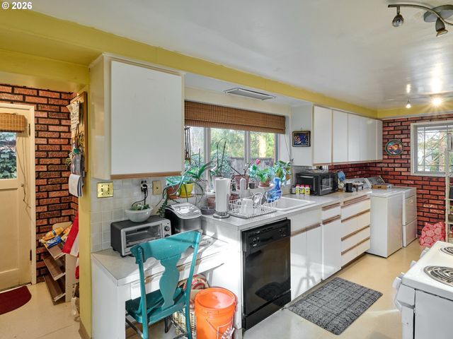 1708 CONIFER Dr, Lake Oswego, OR 97034