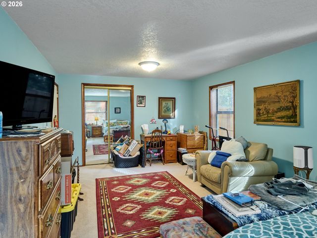 1708 CONIFER Dr, Lake Oswego, OR 97034