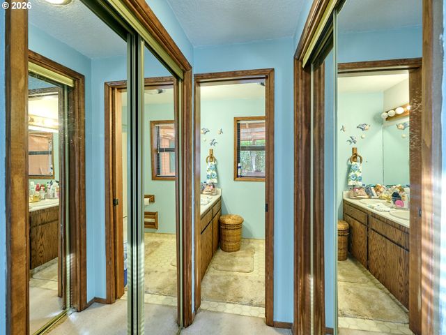 1708 CONIFER Dr, Lake Oswego, OR 97034