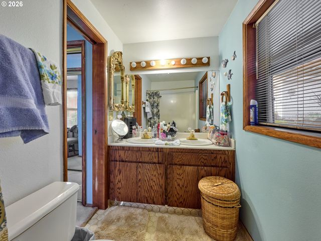 1708 CONIFER Dr, Lake Oswego, OR 97034