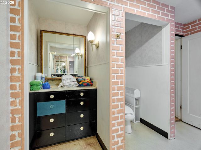 1708 CONIFER Dr, Lake Oswego, OR 97034