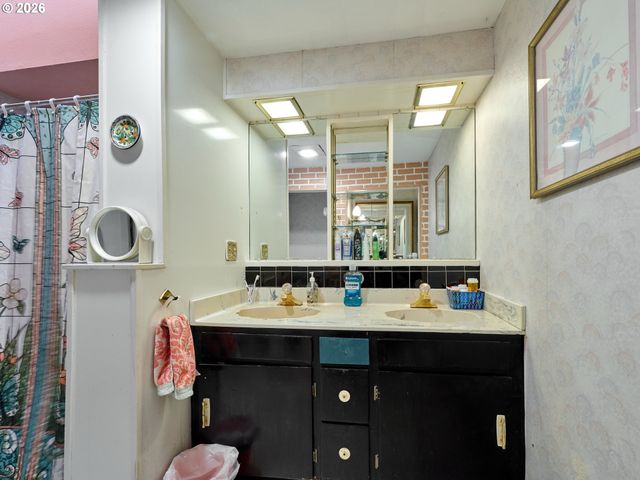 1708 CONIFER Dr, Lake Oswego, OR 97034