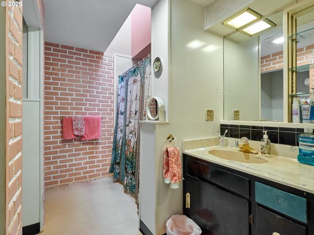 1708 CONIFER Dr, Lake Oswego, OR 97034