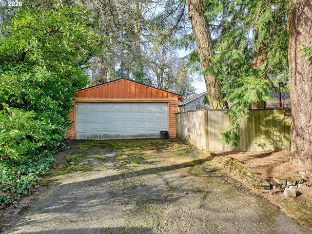 1708 CONIFER Dr, Lake Oswego, OR 97034