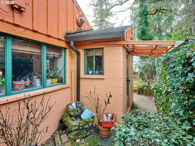 1708 CONIFER Dr, Lake Oswego, OR 97034