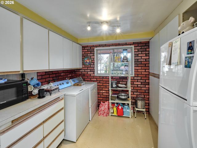 1708 CONIFER Dr, Lake Oswego, OR 97034