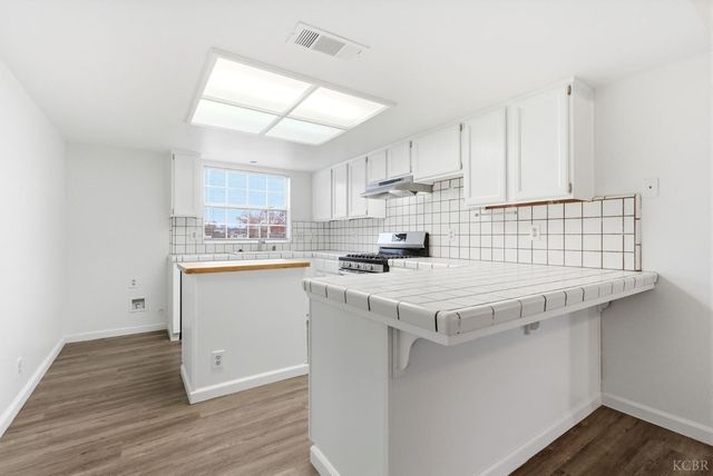 969 Lakewood Drive, Hanford, CA 93230