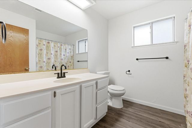 969 Lakewood Drive, Hanford, CA 93230