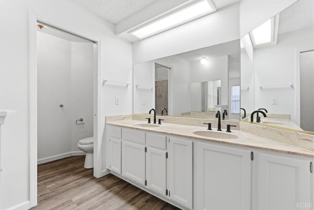 969 Lakewood Drive, Hanford, CA 93230