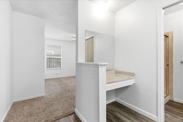 969 Lakewood Drive, Hanford, CA 93230