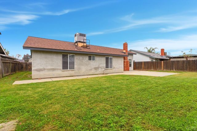 969 Lakewood Drive, Hanford, CA 93230