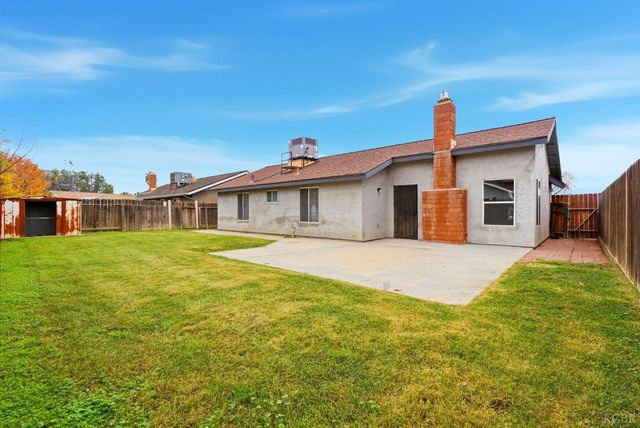969 Lakewood Drive, Hanford, CA 93230