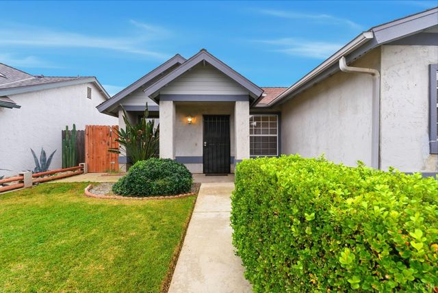 969 Lakewood Drive, Hanford, CA 93230