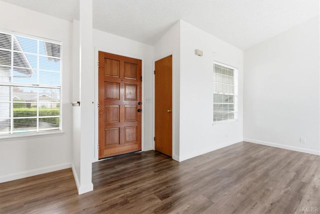 969 Lakewood Drive, Hanford, CA 93230