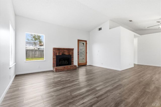 969 Lakewood Drive, Hanford, CA 93230