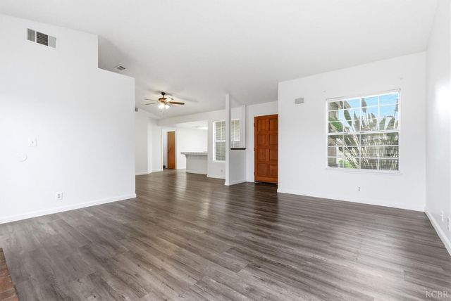 969 Lakewood Drive, Hanford, CA 93230