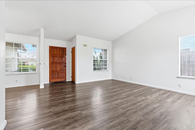 969 Lakewood Drive, Hanford, CA 93230