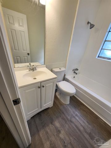 715 Lambert St, Pensacola, FL 32505
