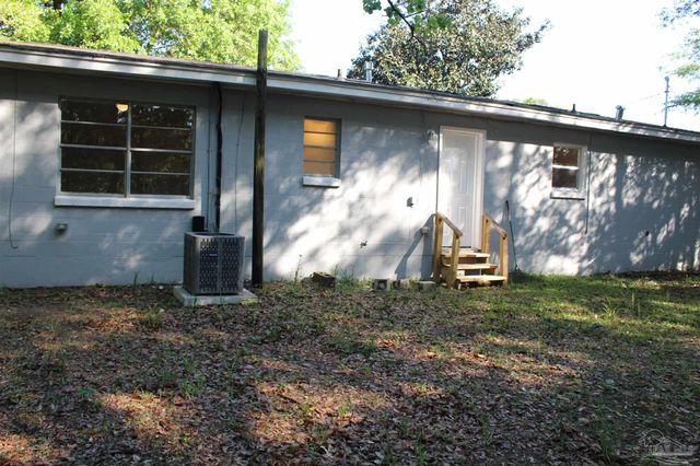 715 Lambert St, Pensacola, FL 32505
