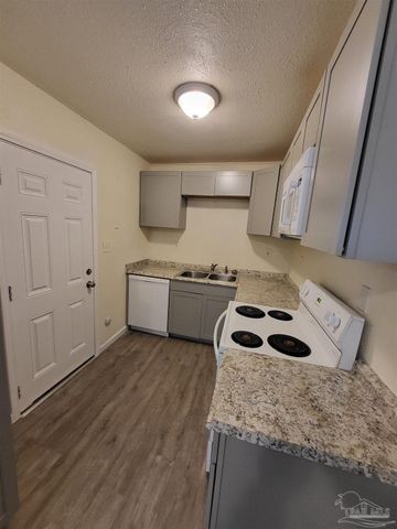 715 Lambert St, Pensacola, FL 32505