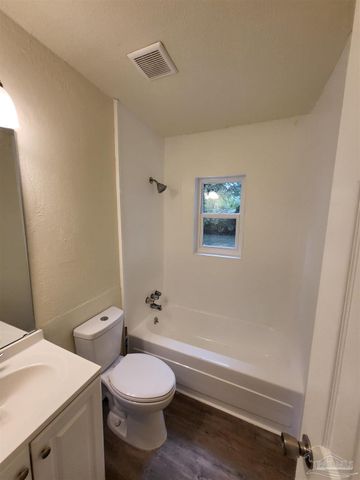 715 Lambert St, Pensacola, FL 32505