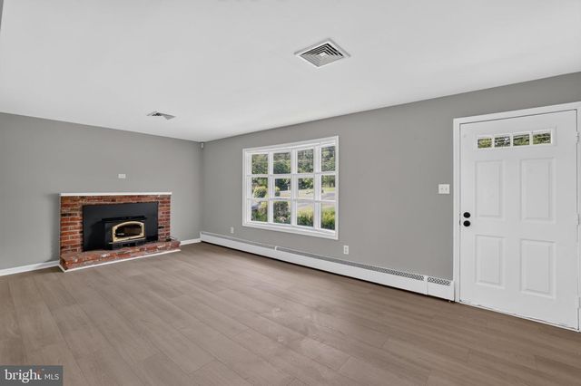 6104 SAINT JOHN DR, Alexandria, VA 22310