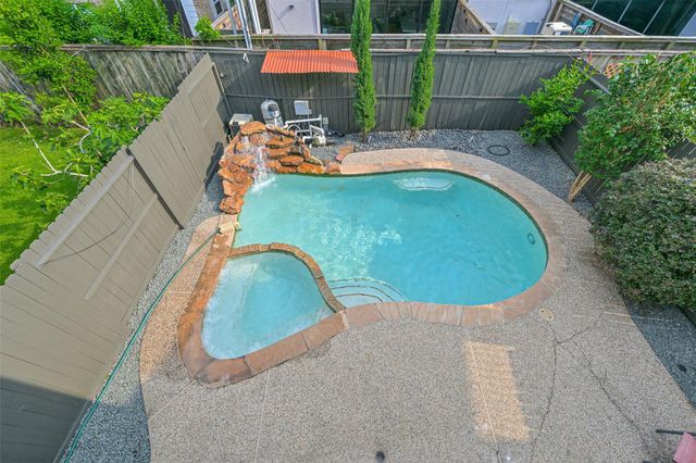 5453 Fairdale Lane, Houston, TX 77056
