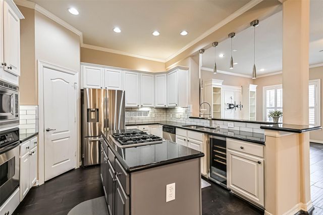 5453 Fairdale Lane, Houston, TX 77056