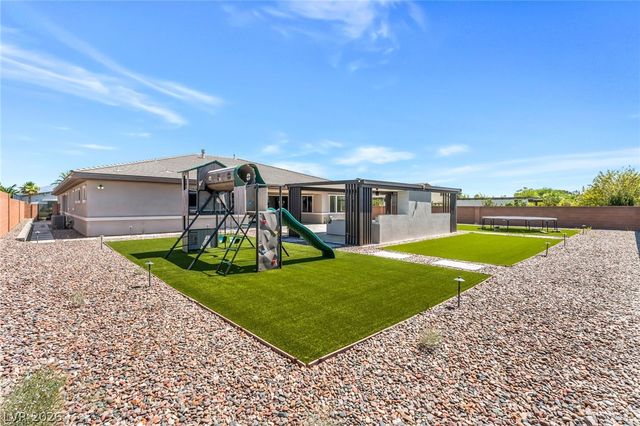 8477 Wolf Mountain Court, Las Vegas, NV 89129