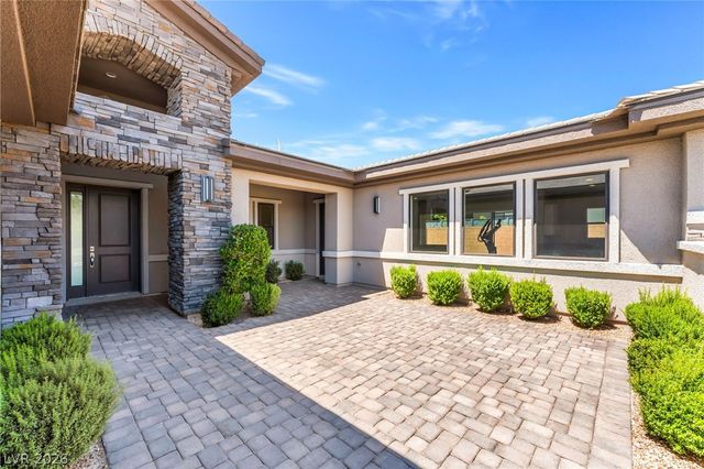 8477 Wolf Mountain Court, Las Vegas, NV 89129