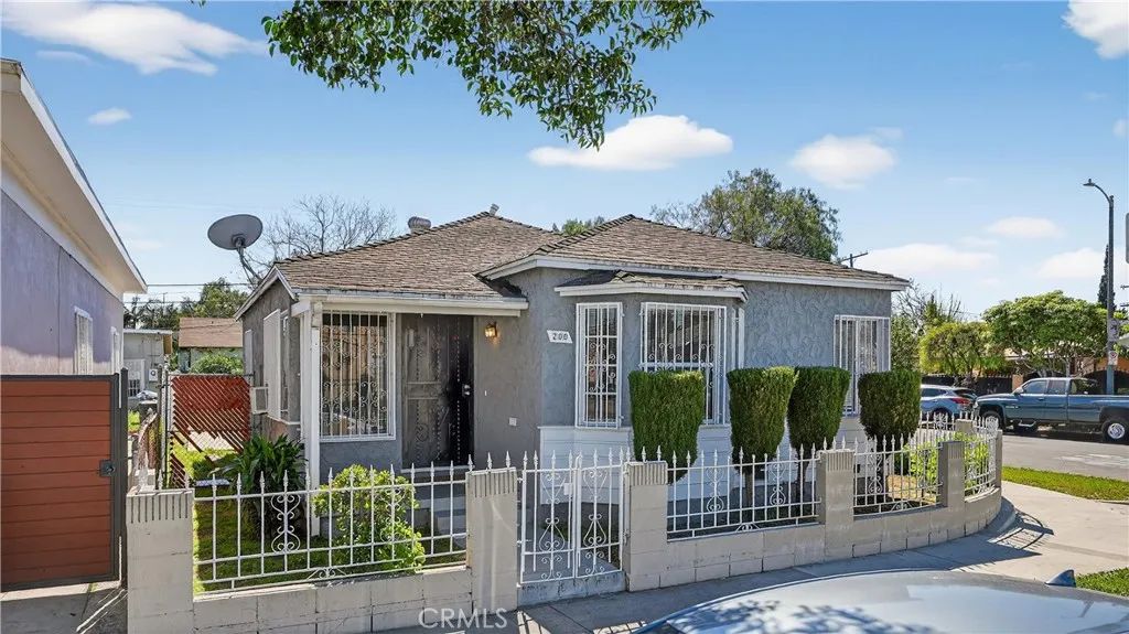 200 E Century Boulevard, Los Angeles, CA 90003